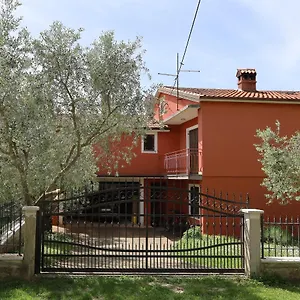 Apartment Zita In Relaxing Surroundings Near Umag Umago